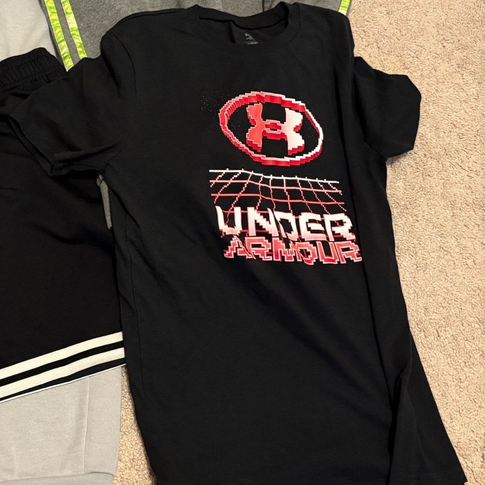 Under Armour Black Graphic T-Shirt YL